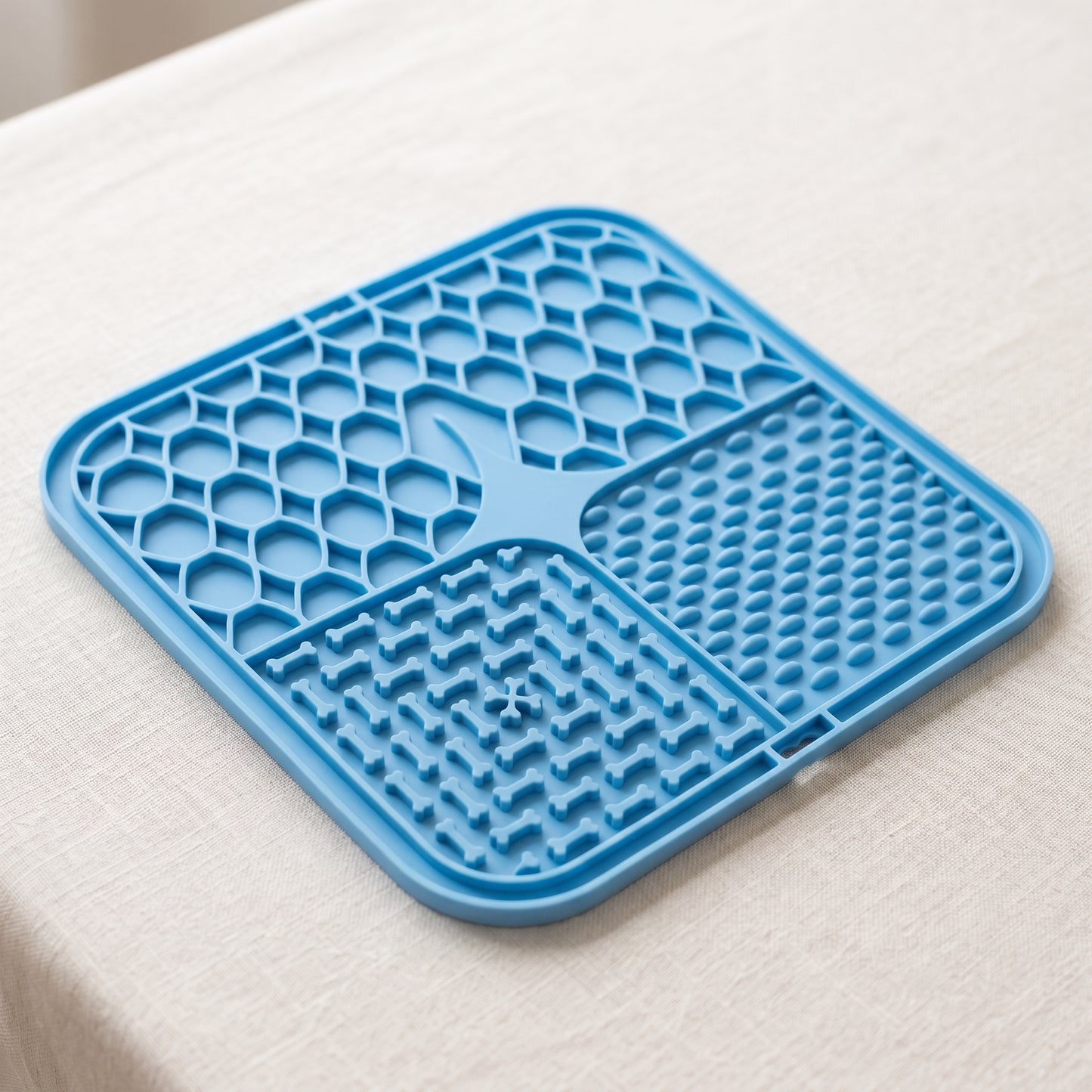 GEAROAM Silicone Lick Mat – Slow Feeding & Calm for Cats & Dogs